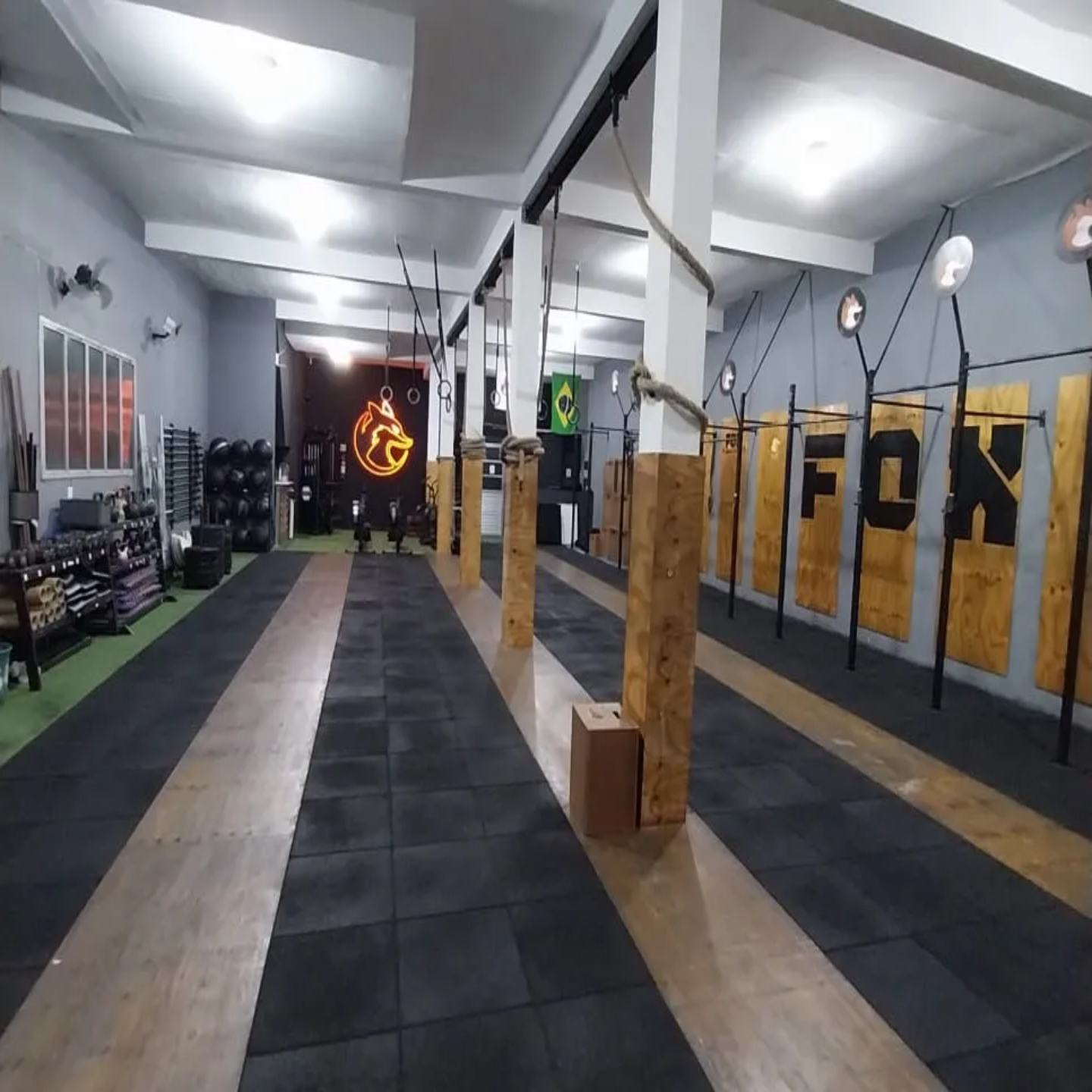 Fox Cross Training em Serra-ES, academia de Cross Training com treino em grupo, musculação e exercícios aeróbicos.