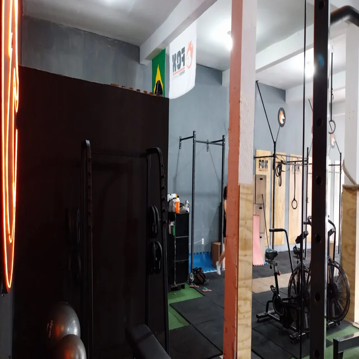 Fox Cross Training em Serra-ES, academia de Cross Training com treino em grupo, musculação e exercícios aeróbicos.