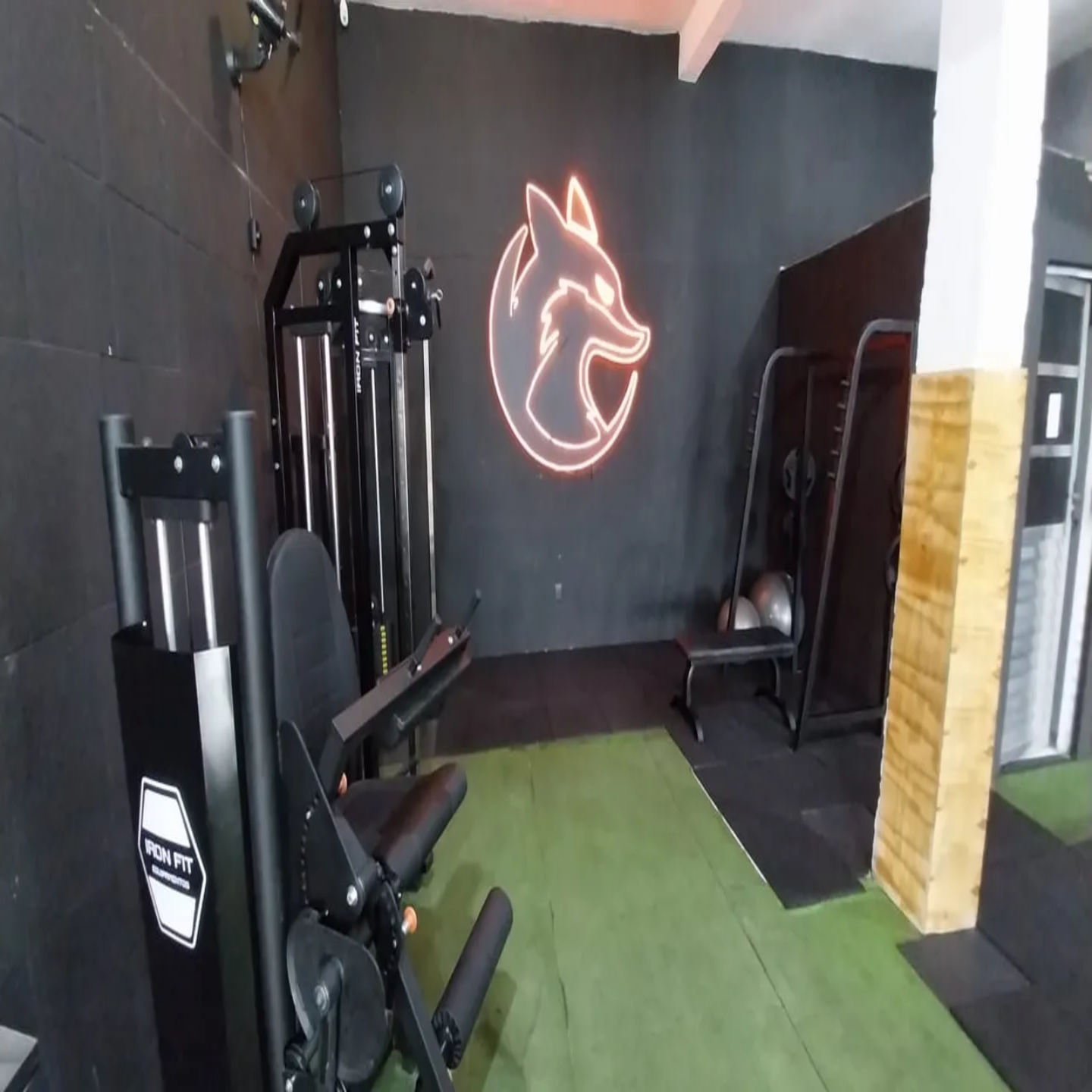 Fox Cross Training em Serra-ES, academia de Cross Training com treino em grupo, musculação e exercícios aeróbicos.